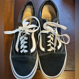 Vans- blk with white strip-size 7.5- sold as is